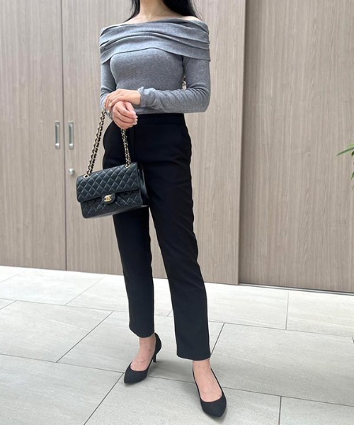 MODE ROBE(モードローブ)の「オフショルデザインニットトップス(ニット/セーター・レディース・グレー/アイボリー/ブラック・FREE)」の9枚目の写真