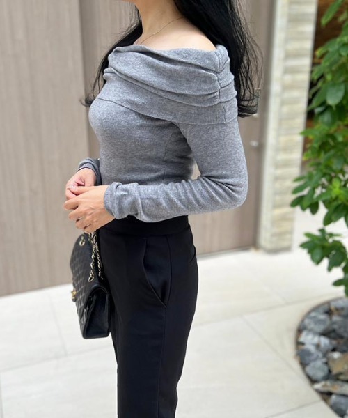 MODE ROBE(モードローブ)の「オフショルデザインニットトップス(ニット/セーター・レディース・グレー/アイボリー/ブラック・FREE)」の11枚目の写真