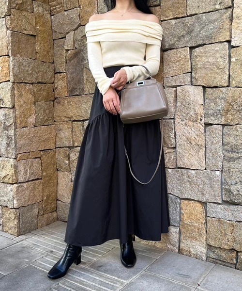 MODE ROBE(モードローブ)の「オフショルデザインニットトップス(ニット/セーター・レディース・グレー/アイボリー/ブラック・FREE)」の12枚目の写真