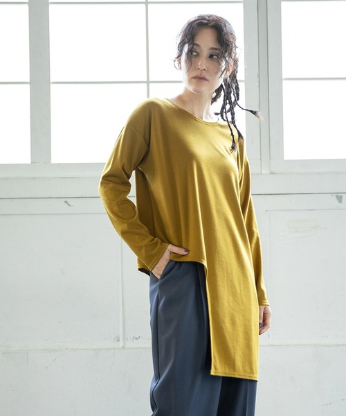 OSMOSIS(オズモーシス)の「アシンメトリーヘムプルオーバー(Tシャツ/カットソー・レディース・オリーブ/ブラック/ブルー/ホワイト・ONE SIZE)」の3枚目の写真