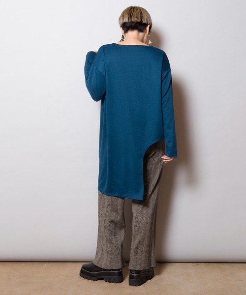 OSMOSIS(オズモーシス)の「アシンメトリーヘムプルオーバー(Tシャツ/カットソー・レディース・オリーブ/ブラック/ブルー/ホワイト・ONE SIZE)」の19枚目の写真