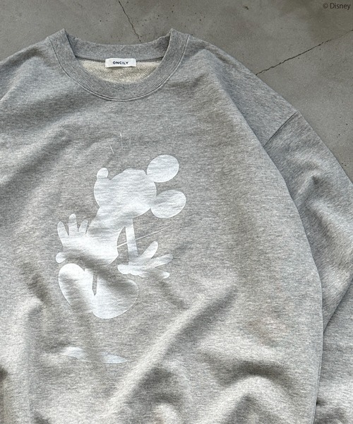 ONCILY（オンシェリー）の「【 Disney / Mickey Mouse 】SILHOUETTE MOTIF SWEAT / 【 ディズニー / ミッキーマウス 】シルエットモチーフスウェット（スウェット・メンズ・ネイビー/イエロー/グレー系その他/シルバー/グレー・MEDIUM/LARGE/SMALL）」の16枚目の写真