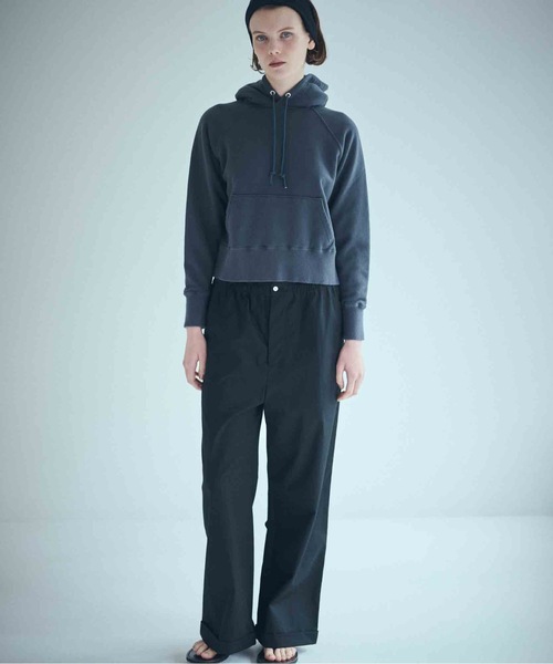 SEA（シー）の「コンパクトラグラン スウェットフーディ（スウェット・レディース・チャコールグレー/ホワイト/レッド・ONE SIZE）」の2枚目の写真