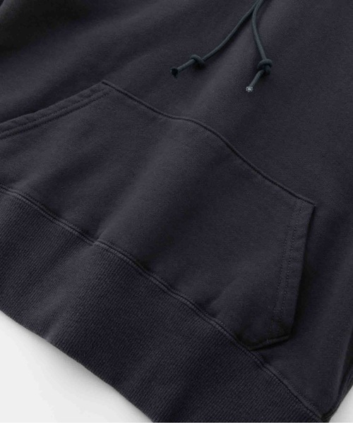 SEA（シー）の「コンパクトラグラン スウェットフーディ（スウェット・レディース・チャコールグレー/ホワイト/レッド・ONE SIZE）」の4枚目の写真