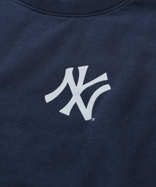 SPORTY&RICH（スポーティアンドリッチ）の「【SPORTY&RICH / スポーティアンドリッチ】YANKEES SERIF CREWNECK（スウェット・メンズ・ホワイト・LARGE/MEDIUM/SMALL）」の4枚目の写真