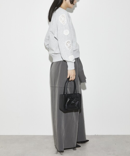 Firsthand（ファーストハンド）の「Firsthand/ファーストハンド オーガニックコットン 袖ハートアップリケ ラグランスウェット（スウェット・レディース・グレー/ブラック・FREE）」の4枚目の写真