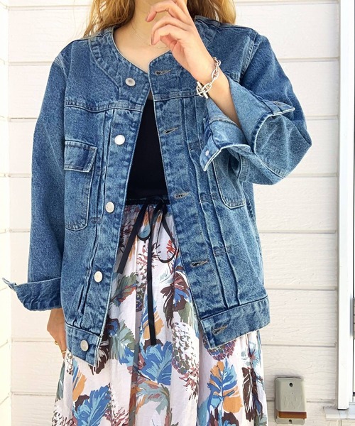 Q（キュー）の「デニムノーカラージャケット（デニムジャケット・レディース・ブルー・MEDIUM）」の5枚目の写真