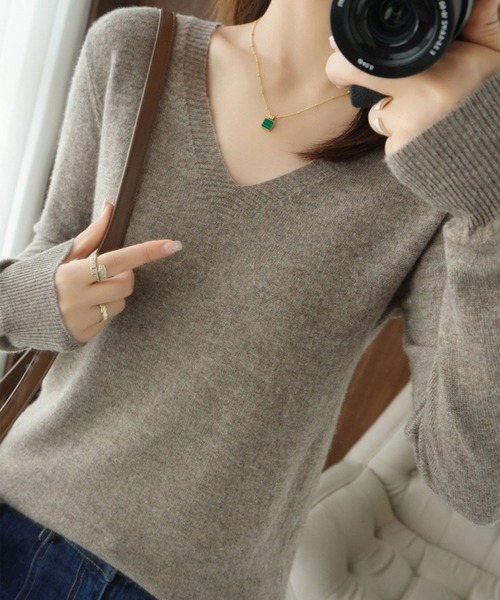 blackdia ocean(ブラックダイヤオーシャン)の「blackdia ocean シンプルVネックニット(ニット/セーター・レディース・ブラック/ピンク/ダークブラウン/ライトグレー/ホワイト/ライトパープル/ベージュ/ライトブラウン・LARGE/MEDIUM/SMALL)」の13枚目の写真