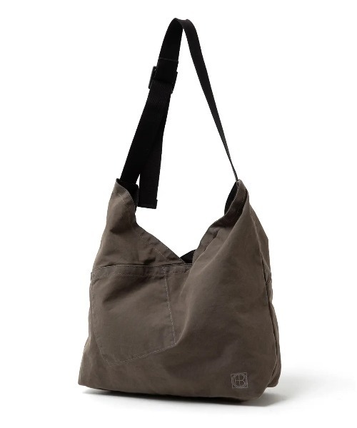 hobo(ホーボー)の「【hobo / ホーボー】AZUMA SHOULDER BAG M LIGHT CANVAS(ショルダーバッグ・メンズ・チャコール/ネイビー/ベージュ・FREE)」の2枚目の写真