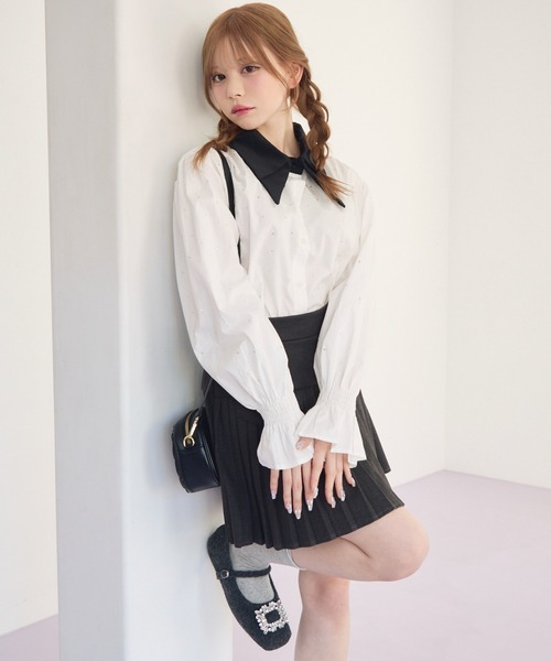 TITTY&CO.（ティティーアンドコー）の「ビジュー付きバイカラーブラウス（シャツ/ブラウス・レディース・ホワイト・FREE）」の4枚目の写真