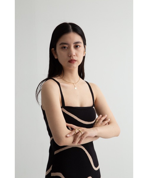 Uenui(ウニュイ)の「【ZOZO限定】ウェーブ パターン ニットワンピース キャミワンピース(ワンピース・レディース・ブラック/ブルー/グリーン・FREE)」の7枚目の写真