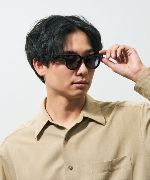 JOURNAL STANDARD relume（ジャーナルスタンダード　レリューム）の「【WEB限定】ウェリントン型 調光サングラス｜レンズの色が変わるサングラス｜高級感｜紫外線対策｜UVカット｜ユニセックス｜ジャーナルスタンダードレリューム｜Zoff｜JOURNAL STANDARD relume（サングラス・レディース・ブラック系その他2/ブラック・FREE）」の18枚目の写真