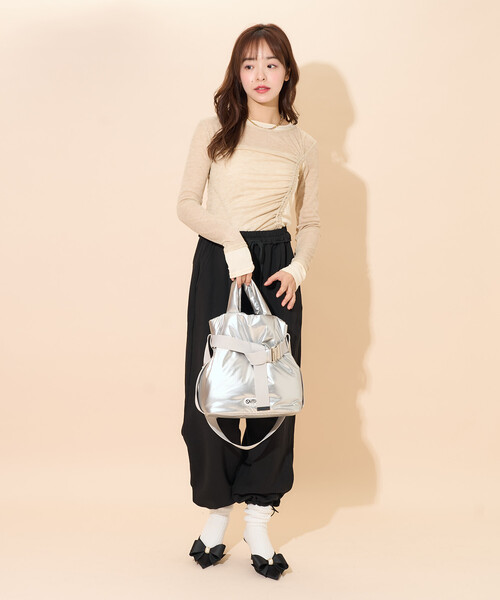OUTDOOR PRODUCTS（アウトドアプロダクツ）の「OUTDOOR PRODUCTS × PUBLUX/アウトドアプロダクツ 別注ベルト付きパデッドトートバッグ Sサイズ　限定展開（ショルダーバッグ・レディース・オフホワイト/シルバー/ブラック/ネイビー/ブラウン・ONE SIZE）」の17枚目の写真