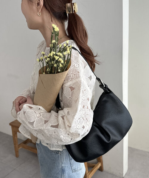 DISCOAT(ディスコート)の「タックデザインバッグ(ハンドバッグ・レディース・ブラック/ブラウン/ベージュ・FREE)」の5枚目の写真