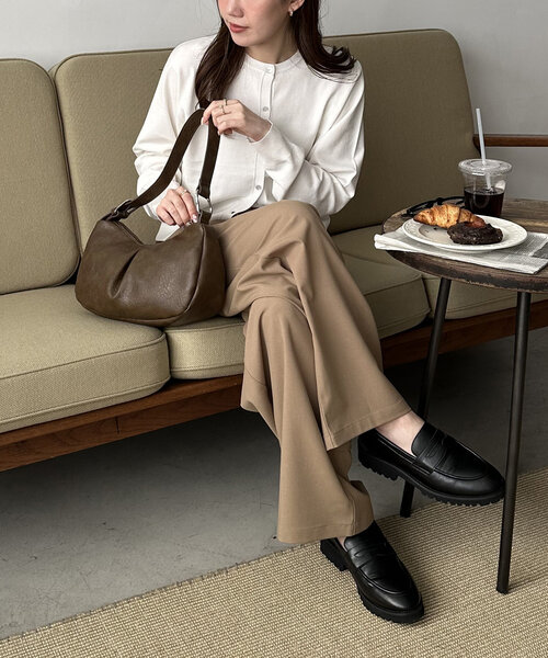 DISCOAT(ディスコート)の「タックデザインバッグ(ハンドバッグ・レディース・ブラック/ブラウン/ベージュ・FREE)」の12枚目の写真