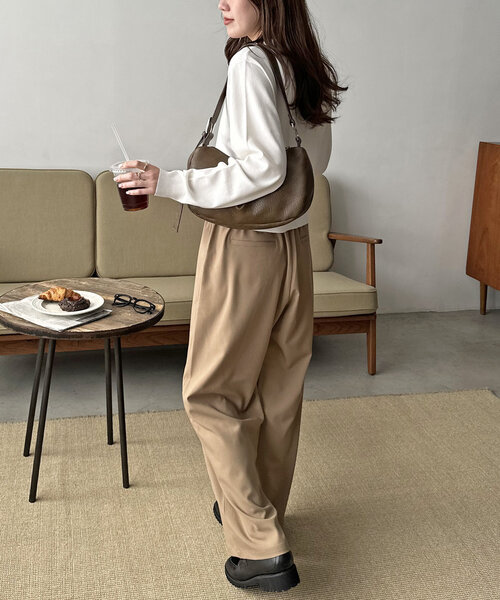 DISCOAT(ディスコート)の「タックデザインバッグ(ハンドバッグ・レディース・ブラック/ブラウン/ベージュ・FREE)」の13枚目の写真