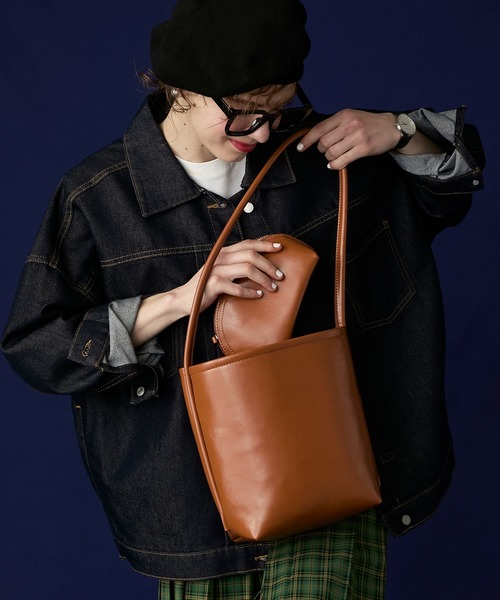 BONLECILL Marche(ボンルシールマルシェ)の「【BONLECILL Marche】《ショルダーポーチ付き》ワンハンドル バケットショルダーバッグ(ショルダーバッグ・レディース・ブラック/ブラウン/レッド/キャメル・FREE)」の3枚目の写真