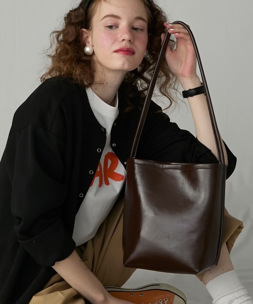 BONLECILL Marche(ボンルシールマルシェ)の「【BONLECILL Marche】《ショルダーポーチ付き》ワンハンドル バケットショルダーバッグ(ショルダーバッグ・レディース・ブラック/ブラウン/レッド/キャメル・FREE)」の2枚目の写真