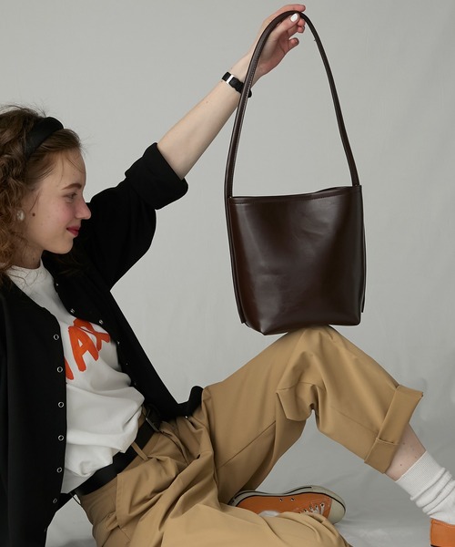 BONLECILL Marche(ボンルシールマルシェ)の「【BONLECILL Marche】《ショルダーポーチ付き》ワンハンドル バケットショルダーバッグ(ショルダーバッグ・レディース・ブラック/ブラウン/レッド/キャメル・FREE)」の15枚目の写真