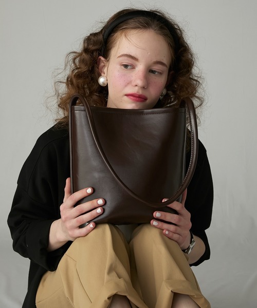 BONLECILL Marche(ボンルシールマルシェ)の「【BONLECILL Marche】《ショルダーポーチ付き》ワンハンドル バケットショルダーバッグ(ショルダーバッグ・レディース・ブラック/ブラウン/レッド/キャメル・FREE)」の16枚目の写真