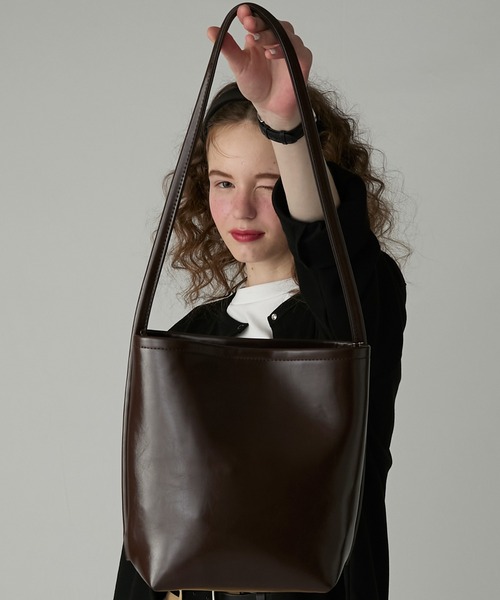 BONLECILL Marche(ボンルシールマルシェ)の「【BONLECILL Marche】《ショルダーポーチ付き》ワンハンドル バケットショルダーバッグ(ショルダーバッグ・レディース・ブラック/ブラウン/レッド/キャメル・FREE)」の13枚目の写真