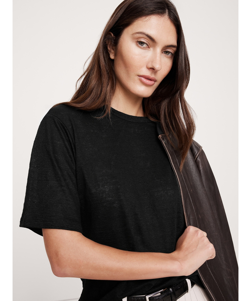 Banana Republic（バナナリパブリック）の「リラックス リネン Tシャツ（Tシャツ/カットソー・レディース・カーキ/ブラック/イエロー/グリーン/ホワイト×ブルー/ブルー/ブラック系その他・M/L/S/XS）」の3枚目の写真