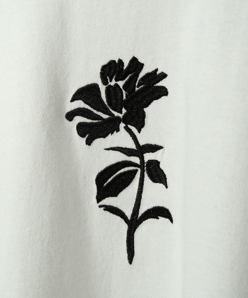 NILWAY（ニルウェイ）の「【25AW】 花柄 ワンポイント センター刺繍 フレアスリーブ 長袖 ロングTシャツ　ロンT（Tシャツ/カットソー・メンズ・ブラック/ホワイト系/ブラック系/ホワイト・MEDIUM/LARGE）」の6枚目の写真