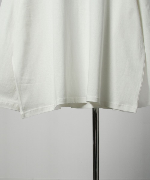 NILWAY（ニルウェイ）の「【25AW】 花柄 ワンポイント センター刺繍 フレアスリーブ 長袖 ロングTシャツ　ロンT（Tシャツ/カットソー・メンズ・ブラック/ホワイト系/ブラック系/ホワイト・MEDIUM/LARGE）」の8枚目の写真