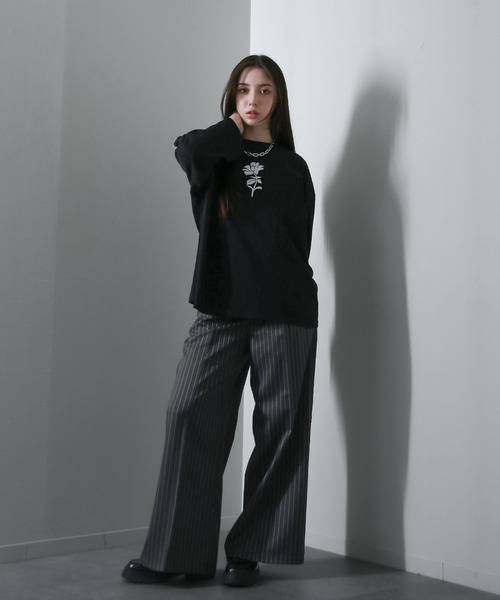 NILWAY（ニルウェイ）の「【25AW】 花柄 ワンポイント センター刺繍 フレアスリーブ 長袖 ロングTシャツ　ロンT（Tシャツ/カットソー・メンズ・ブラック/ホワイト系/ブラック系/ホワイト・MEDIUM/LARGE）」の14枚目の写真