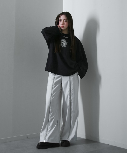 NILWAY（ニルウェイ）の「【25AW】 花柄 ワンポイント センター刺繍 フレアスリーブ 長袖 ロングTシャツ　ロンT（Tシャツ/カットソー・メンズ・ブラック/ホワイト系/ブラック系/ホワイト・MEDIUM/LARGE）」の21枚目の写真