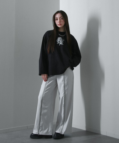 NILWAY（ニルウェイ）の「【25AW】 花柄 ワンポイント センター刺繍 フレアスリーブ 長袖 ロングTシャツ　ロンT（Tシャツ/カットソー・メンズ・ブラック/ホワイト系/ブラック系/ホワイト・MEDIUM/LARGE）」の22枚目の写真