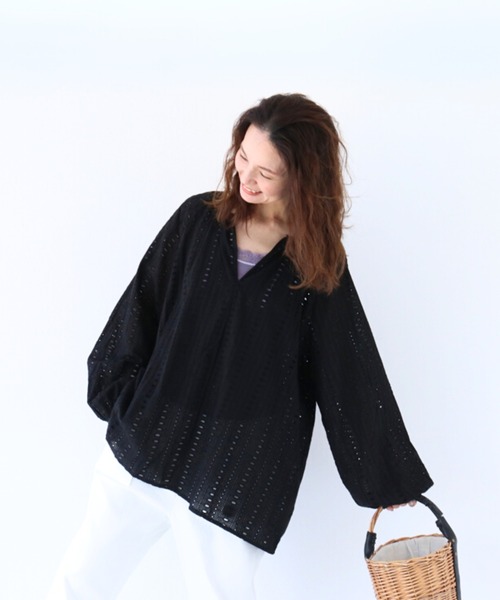 sanpo kuschel(サンポクシェル)の「カットワークで品よく涼し気チュニック(シャツ/ブラウス・レディース・ブラック・FREE)」の8枚目の写真