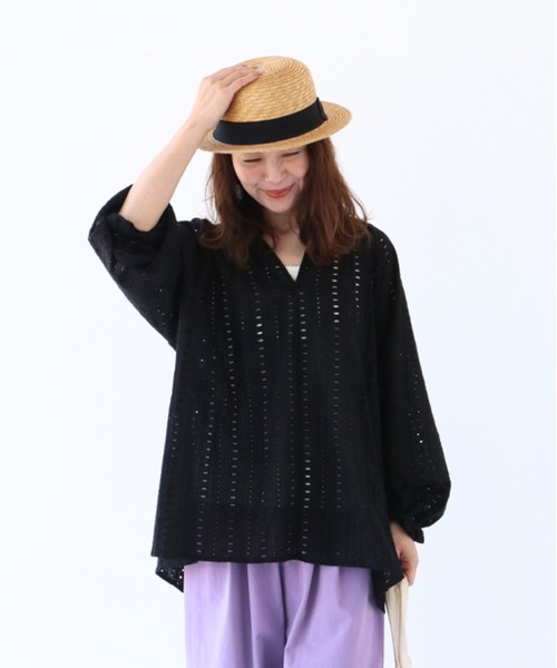 sanpo kuschel(サンポクシェル)の「カットワークで品よく涼し気チュニック(シャツ/ブラウス・レディース・ブラック・FREE)」の11枚目の写真