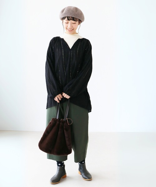 sanpo kuschel(サンポクシェル)の「カットワークで品よく涼し気チュニック(シャツ/ブラウス・レディース・ブラック・FREE)」の12枚目の写真