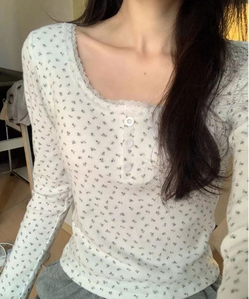 SallyLunn(サリーラン)の「フラワーレースヘンリーネックT(Tシャツ/カットソー・レディース・ブラック/ホワイト・MEDIUM/LARGE)」の5枚目の写真