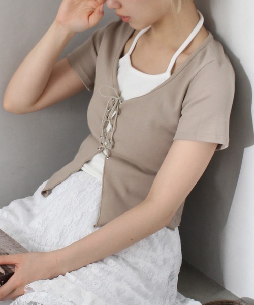 SpRay（スプレイ）の「レ－スアップフェイクレイヤ－ドトップス（Tシャツ/カットソー・レディース・ベージュ/ブラウン/アイボリー/ブラック/ボルドー/ダークカーキ/レッド系その他・FREE）」の4枚目の写真