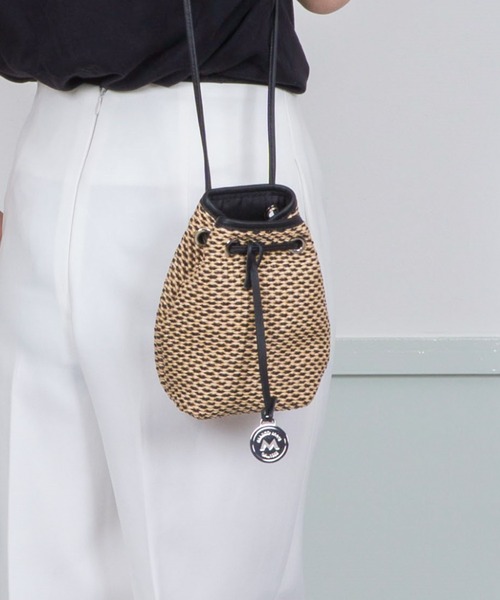 marco masi(マルコマージ)の「【MARCO MASI/マルコ・マージ】巾着 ミニショルダーバッグ バケツバッグ かごバッグ ラフィア(かごバッグ・レディース・ベージュ×ブラック・FREE)」の9枚目の写真