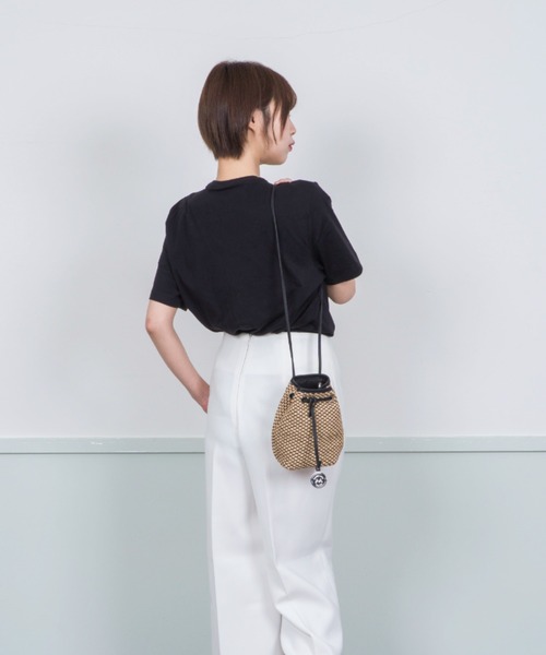 marco masi(マルコマージ)の「【MARCO MASI/マルコ・マージ】巾着 ミニショルダーバッグ バケツバッグ かごバッグ ラフィア(かごバッグ・レディース・ベージュ×ブラック・FREE)」の7枚目の写真
