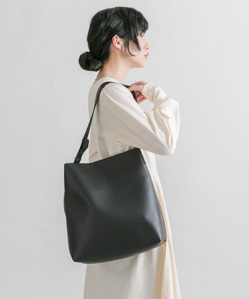 KBF（ケイビーエフ）の「ソフトイージーバケットBAG（ショルダーバッグ・レディース・ブラウン/ブラック・ONE）」の17枚目の写真