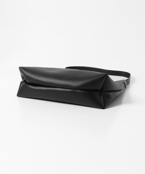 KBF（ケイビーエフ）の「ソフトイージーバケットBAG（ショルダーバッグ・レディース・ブラウン/ブラック・ONE）」の3枚目の写真