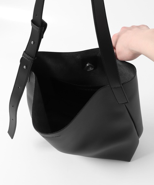 KBF（ケイビーエフ）の「ソフトイージーバケットBAG（ショルダーバッグ・レディース・ブラウン/ブラック・ONE）」の4枚目の写真