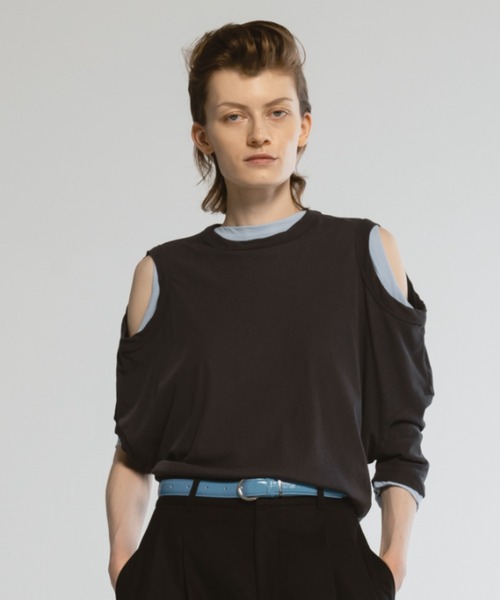 CINOH(チノ)の「SHEFオープンショルダーTシャツ(Tシャツ/カットソー・レディース・チャコールグレー/ホワイト/サックスブルー・38)」の3枚目の写真