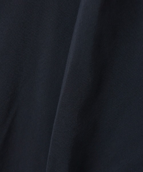 CINOH(チノ)の「SHEFオープンショルダーTシャツ(Tシャツ/カットソー・レディース・チャコールグレー/ホワイト/サックスブルー・38)」の9枚目の写真