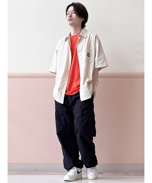 GAP(ギャップ)の「リサイクル素材100% リラックス ナイロンシャツ(シャツ/ブラウス・メンズ・ブラック/ベージュ/ネイビー/グリーン・S/M/L/XL/XS)」の9枚目の写真