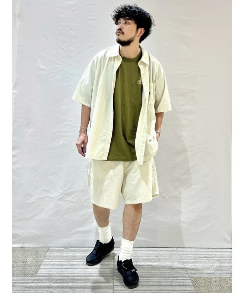 GAP(ギャップ)の「リサイクル素材100% リラックス ナイロンシャツ(シャツ/ブラウス・メンズ・ブラック/ベージュ/ネイビー/グリーン・S/M/L/XL/XS)」の13枚目の写真