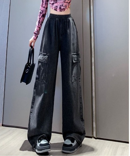 LETee(レティー)の「デニムカーゴパンツ(デニムパンツ・レディース・ブルー/ブラック・FREE)」の1枚目の写真