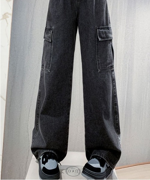 LETee(レティー)の「デニムカーゴパンツ(デニムパンツ・レディース・ブルー/ブラック・FREE)」の7枚目の写真