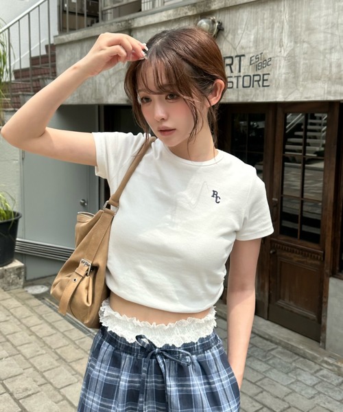 RAY CASSIN（レイカズン）の「胸刺繍サイドギャザーTシャツ（Tシャツ/カットソー・レディース・ホワイト/ライトグレー/ピンク/ネイビー・FREE）」の2枚目の写真