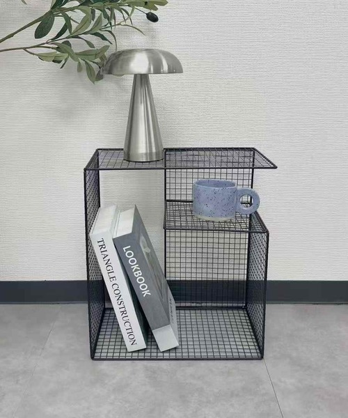 シンプルアイアンのメッシュディスプレイスタンド