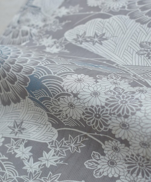 utatane（ウタタネ）の「キッズ浴衣3点セット ひよこ商店 銀灰色に菊爛漫（浴衣・キッズ・ライトグレー・100cm/110cm/120cm/130cm）」の8枚目の写真